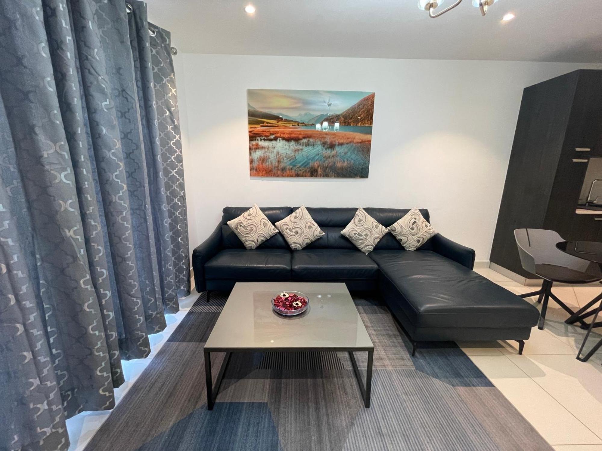 The Lennox Luxury Suites & Apartments Akra Zewnętrze zdjęcie